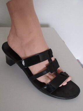 Munro American Womens Black Patent Leather Slide w/2" Rubber Block Heel- Size 7M